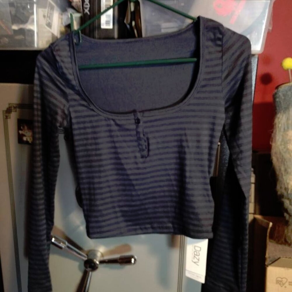 NWT Girl's stripped crop top, size Medium